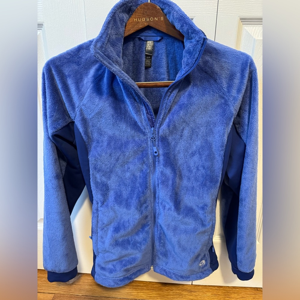 Excellent condition Mountain Hardware Women’s fleece jacket, size S